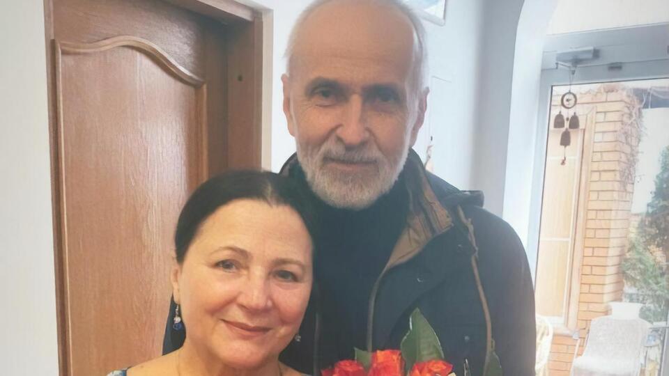 Букет від чоловіка зворушив співачку до сліз