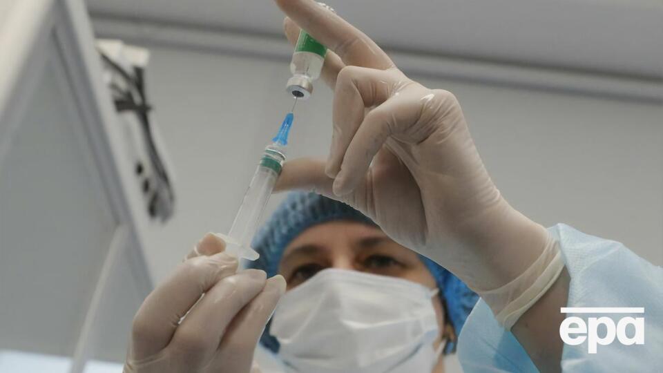 Українців щеплюють вакциною Covishield