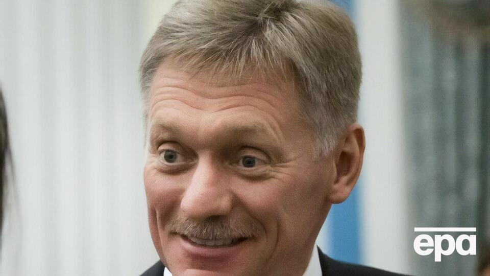Спикер Кремля Дмитрий Песков считает, что в вопросе присоединения Украины к НАТО "нельзя абстрагироваться от мнения людей"