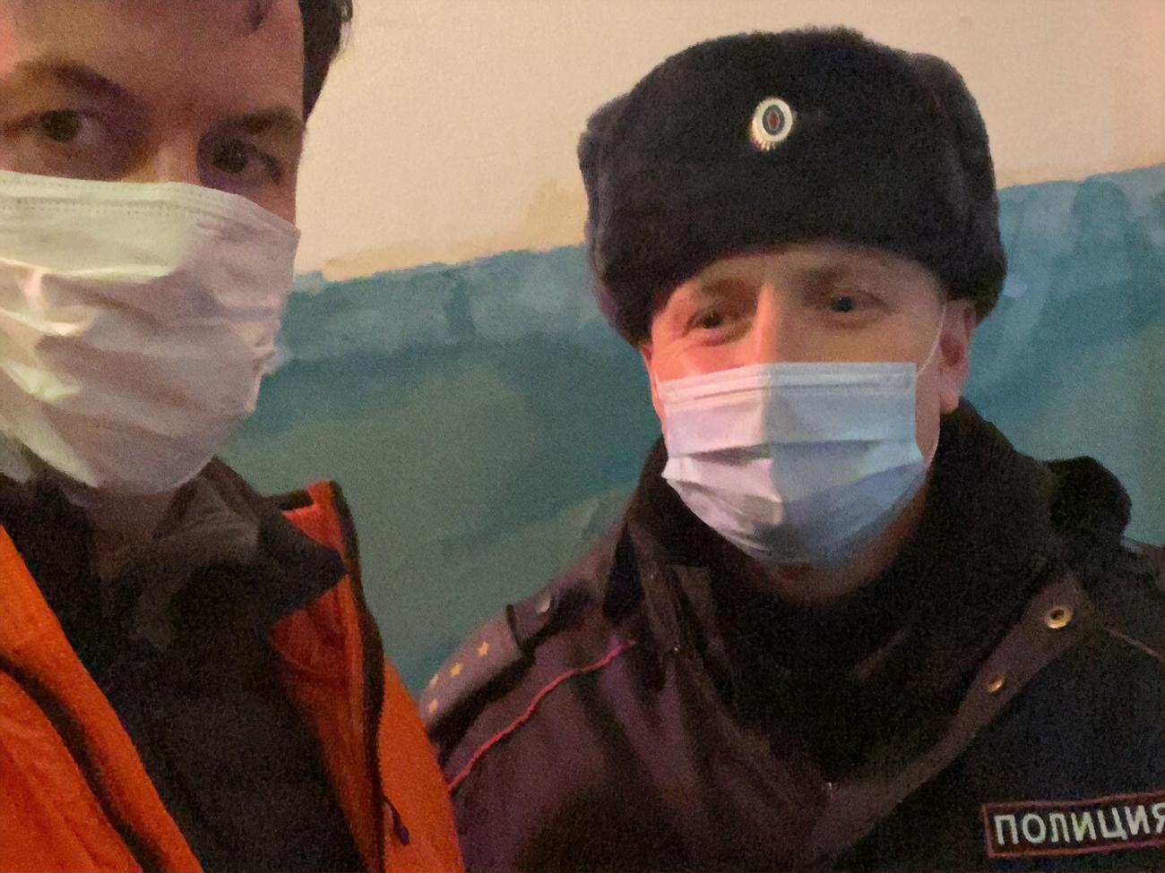 Кореспондент CNN зробив селфі з російським поліцейським