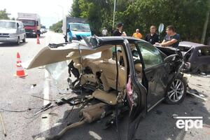 Автомобиль, в котором сидели дети, разорвало пополам