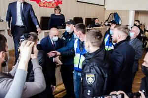 Меру й активісту не дали розпочати бійку поліцейські