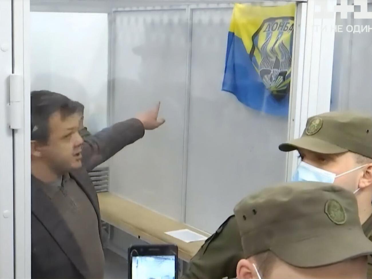 Семенченко на заседании суда развернул знамя батальона "Донбасс"