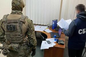 Правоохоронці вилучили статути фейкових республіки та міськради, печатки, бланки й картки платіжних систем РФ