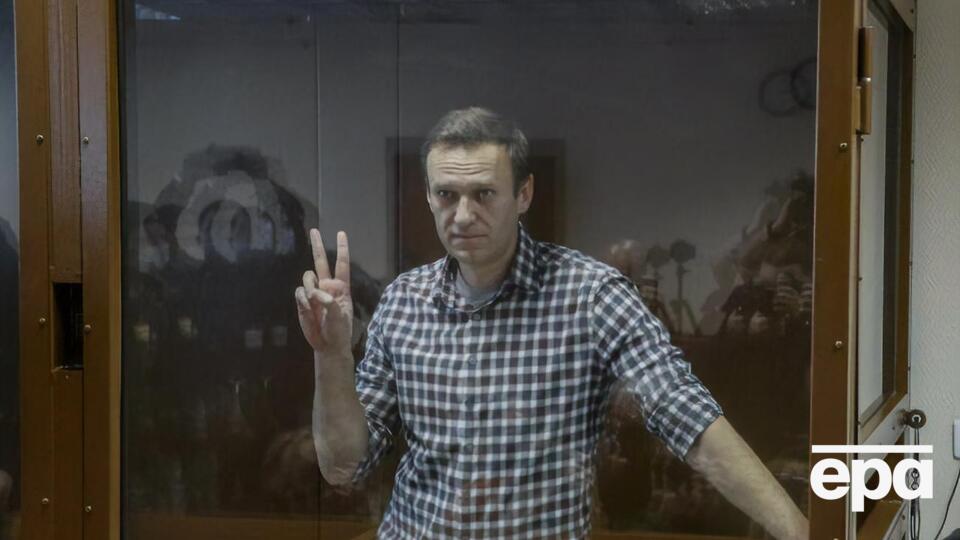 По словам адвоката, Навальный теряет чувствительность ног и рук