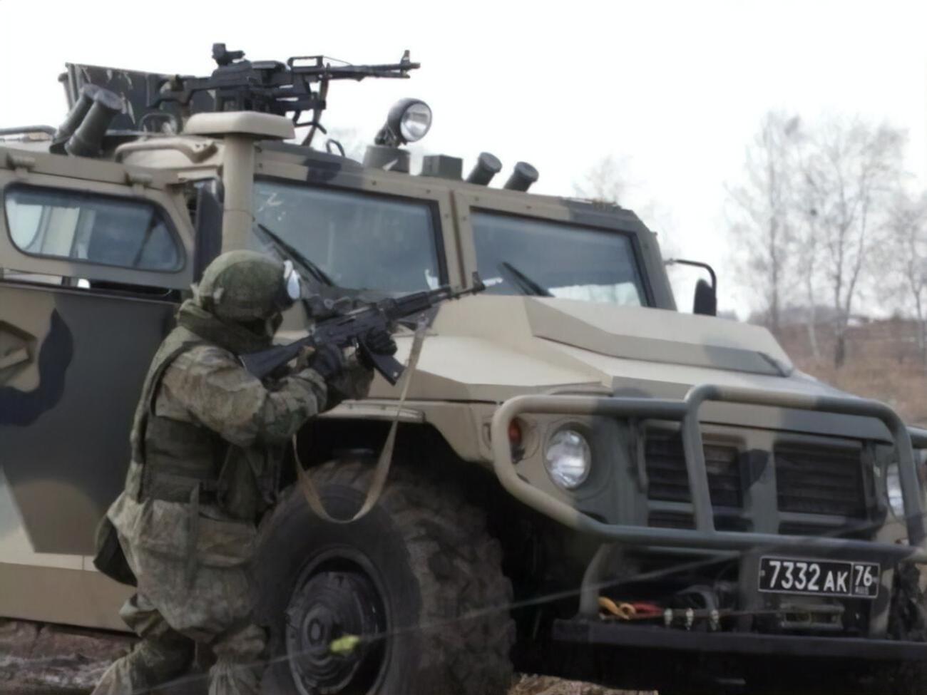 Бронеавтомобиль "Тигр" – такие видели в колонне, двигавшейся неподалеку от полевого лагеря в Воронежской области