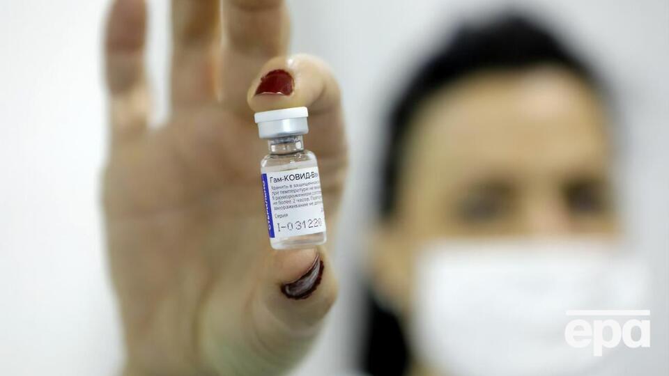 У РФ повідомлення про підміну вакцини "Супутник V" у Словаччині назвали "фейковим"