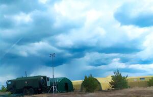 У таборі є військовий шпиталь і польова кухня