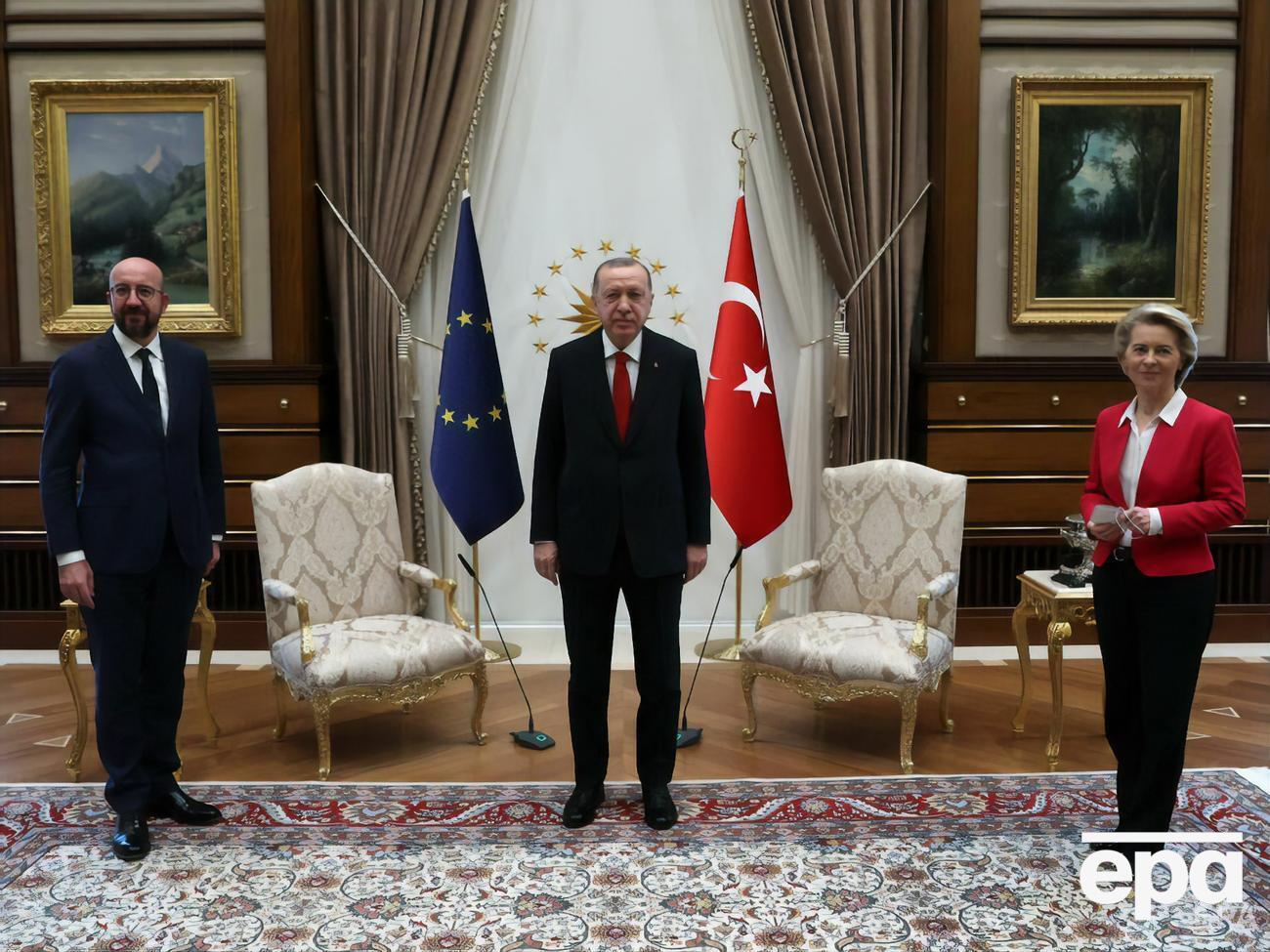 Места в креслах заняли Мишель и Эрдоган