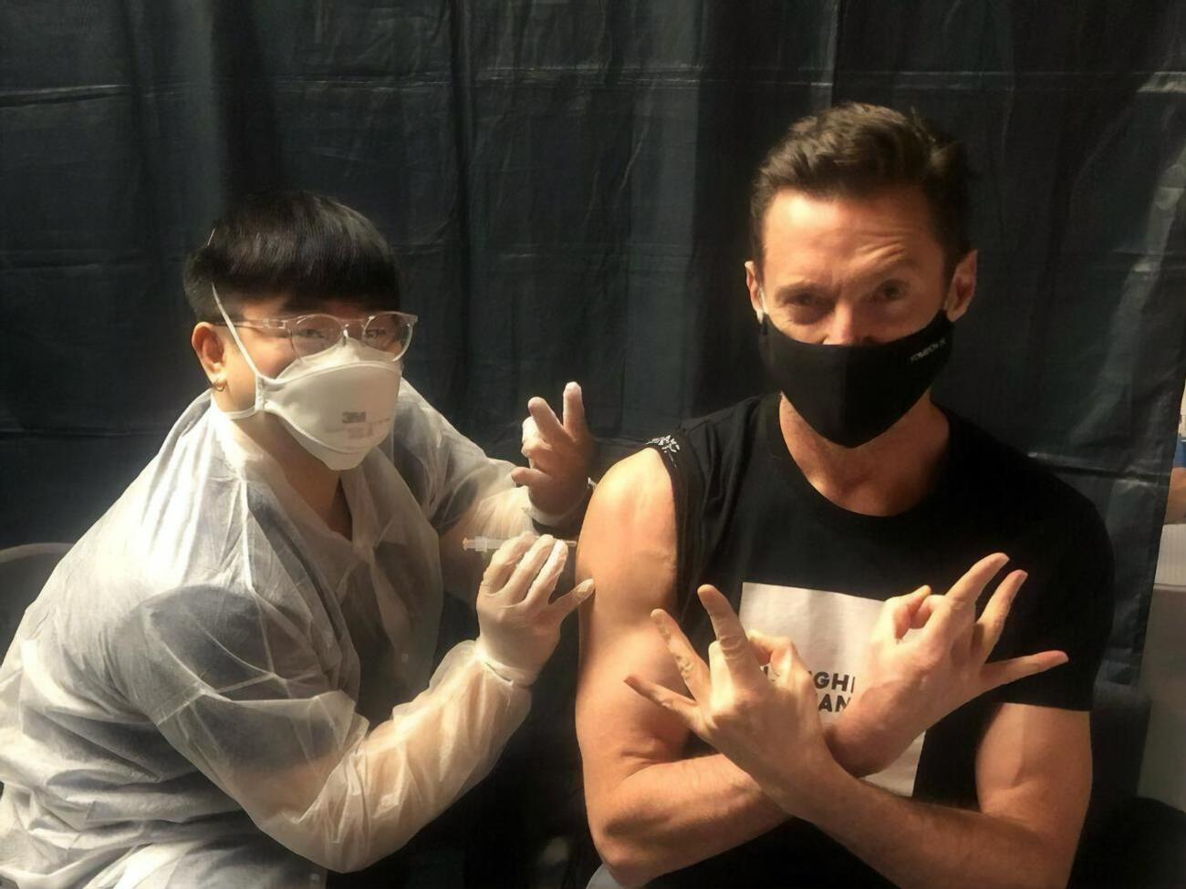 Исполнитель роли Росомахи надеется на то, что от коронавируса его защитит вакцина