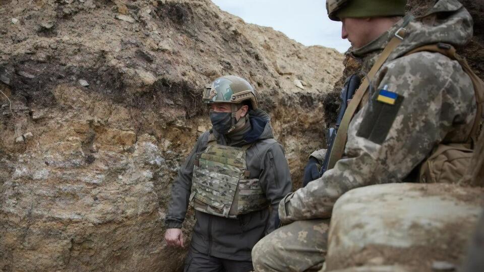 Президент отправился на Донбасс, чтобы пообщаться с военными