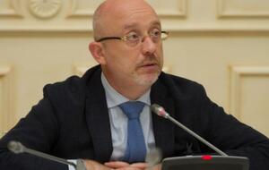 Резников: Дороги есть, повезем. Обеспечим Красный Крест – под их флагом, не проблема