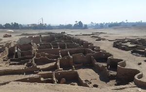 Город был известен во время правления Эхнатона, сына фараона Аменхотепа III.