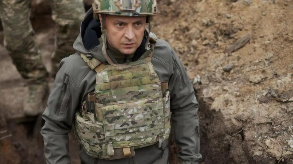 Зеленский 8 апреля посетил украинских военных на Донбассе, а утро следующего дня начал с зарядки на брусьях