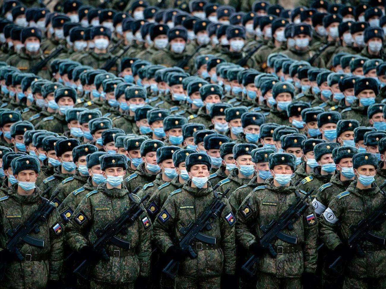 Росія нарощує військову присутність на кордонах з Україною