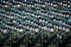 Росія нарощує військову присутність на кордонах з Україною