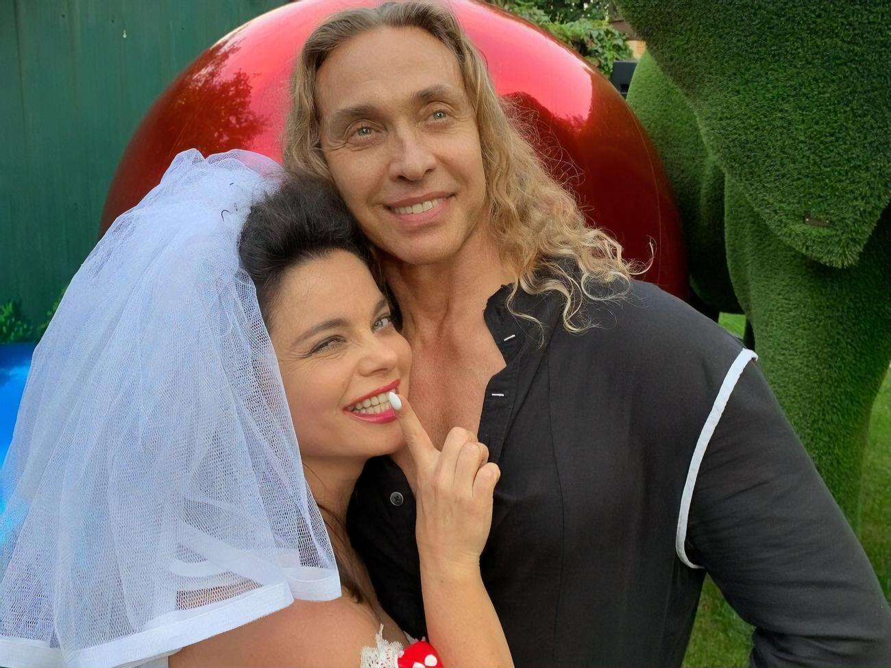 После кражи драгоценностей Королевой Тарзан признался в измене