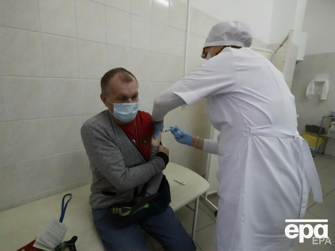 Троє з чотирьох померлих після вакцинації препаратом "Супутник V" &ndash; жінки віком 51, 69 і 74 роки, повідомило видання EUobserver