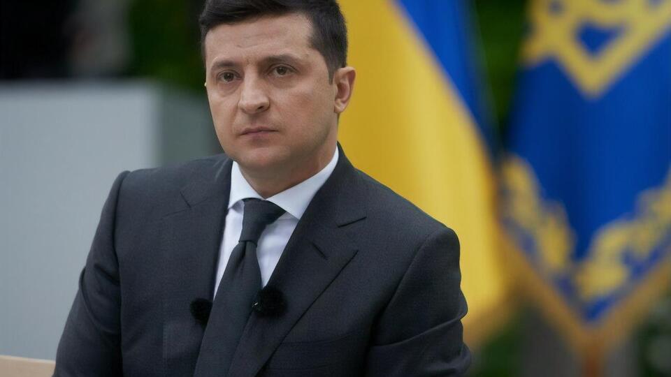 Зеленський (на фото) 9 квітня підписав указ про введення санкцій проти Януковича