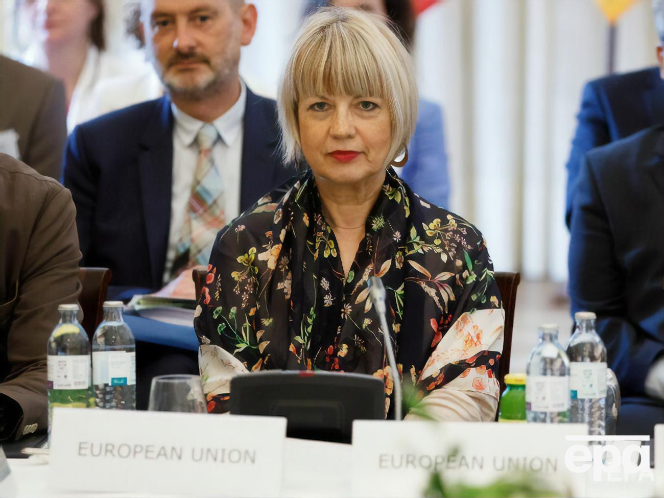 Эскалация на Донбассе показала, что ситуация продолжает быть "хрупкой", сказала Шмид