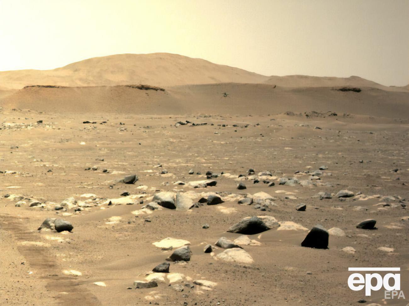 Вертолет сделал новые фотографии, когда пролетал над поверхностью Марса