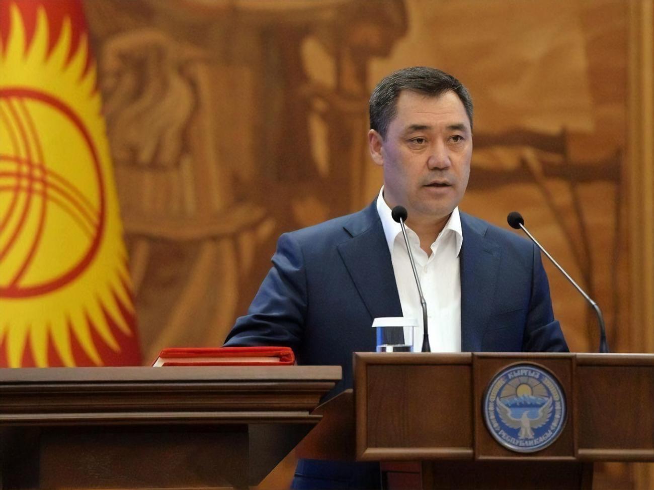 Жапаров (на фото) і Рахмон домовилися створити спільну комісію з ревізії всієї військової техніки