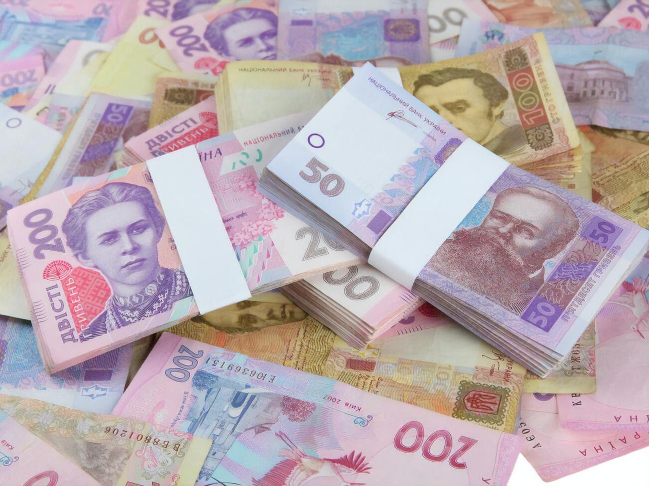 У квітні середня зарплата в Україні становила 13,6 тис. грн