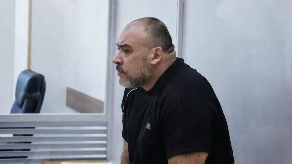 За даними слідства, Крисін ще з трьома людьми тероризував ув'язнених колонії