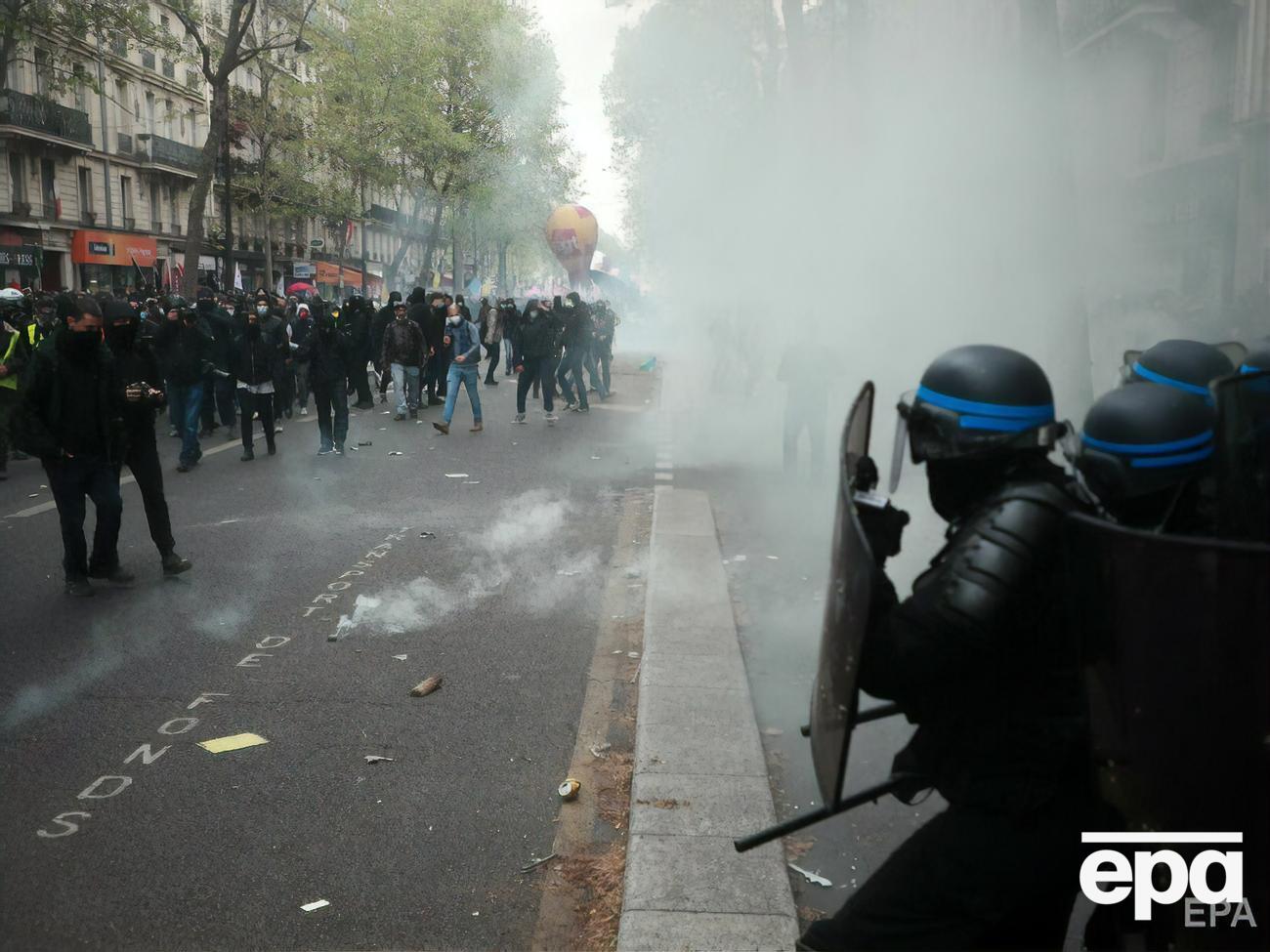 За даними МВС, у Парижі на акцію вийшли 17 тис. осіб