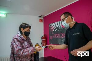 Для власників "карток імунітету" в Угорщині відкрили кафе, ресторани, театри, басейни та інші заклади