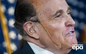 Джулиани "излагал безумные заговоры, а Ермак с ними соглашался", сказал экс-помощник Зеленского, который стал свидетелем беседы