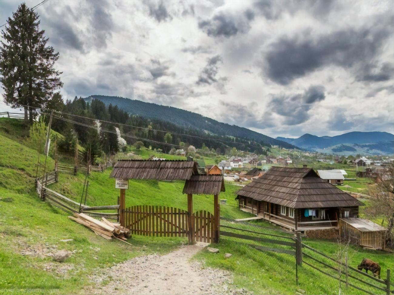 Зеленський сходив до музею у Верховині