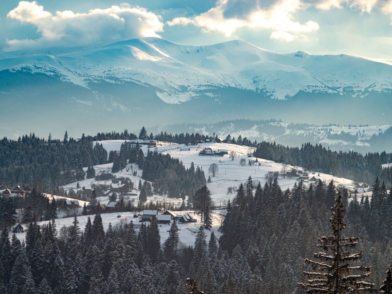 Спасатели объявили третий уровень опасности