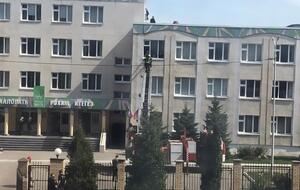 За даними ТАСС, у момент нападу в гімназії було понад 700 дітей