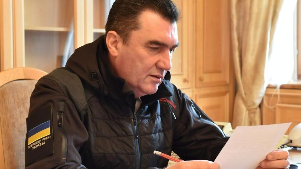 За словами Данілова, олігархи мають дуже значний вплив усередині й поза країною