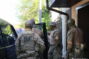 Правоохоронці намагаються потрапити в будинок Медведчука
