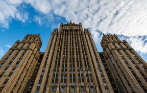 РФ высылает сотрудника посольства Румынии в ответ на действия Бухареста, сообщили в МИД России