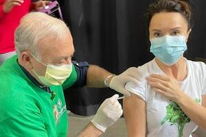 Подкопаева призналась, что ее предупредили о "возможном легком недомогании" после второй прививки