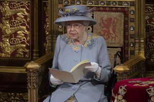 Королева выступила на открытии сессии британского парламента