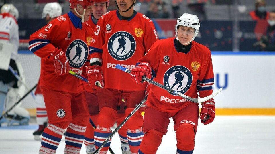 Несмотря на то, что Путин привился от коронавируса, встречающихся с ним людей продолжают отправлять на обсервацию