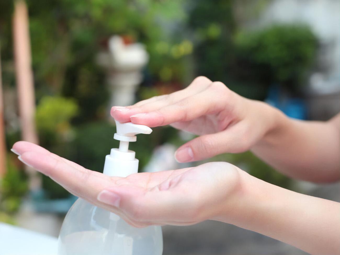 Шкіра рук має бути вкрита антисептиком не менше ніж 30 секунд