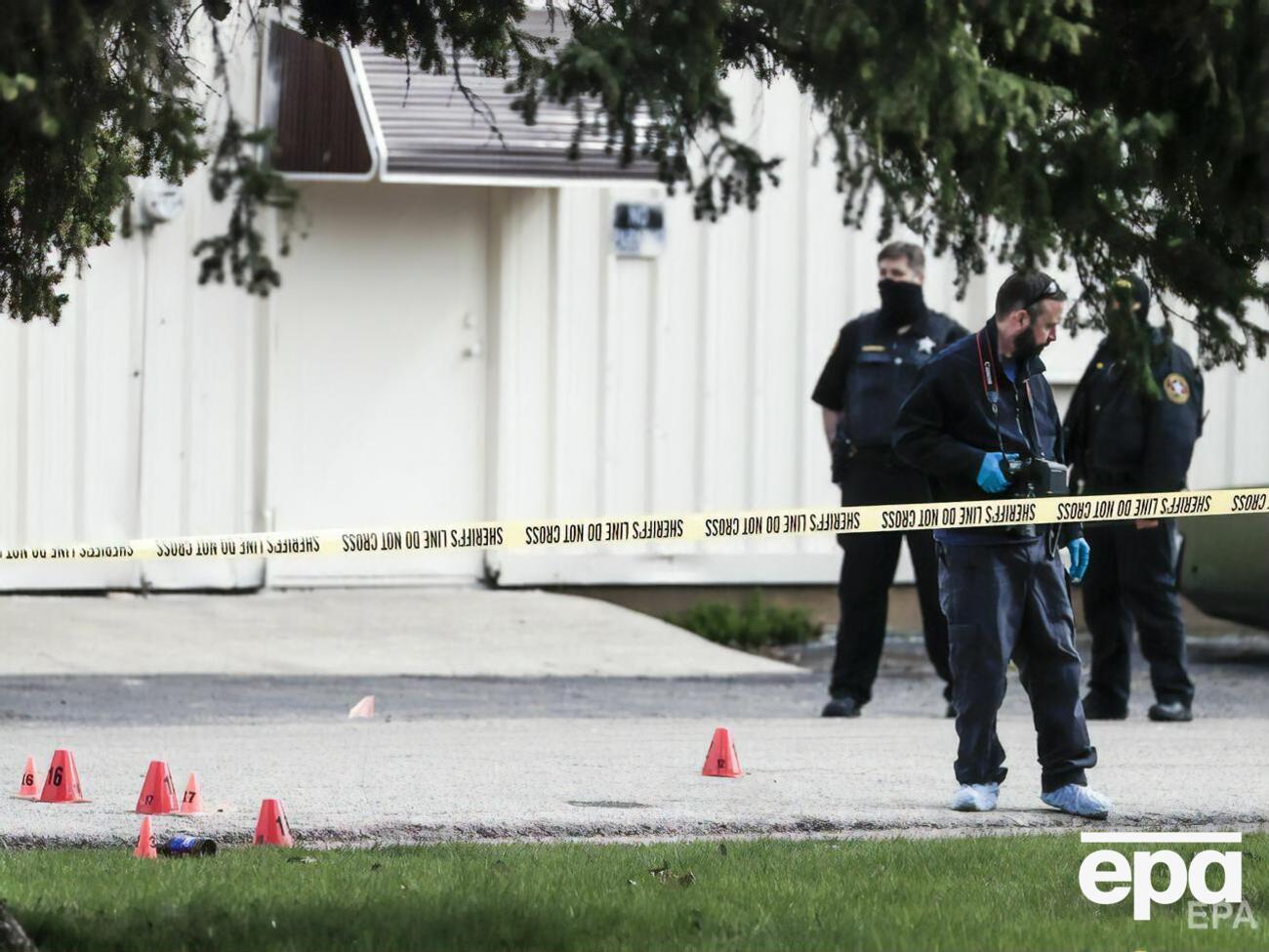 Злочинець відкрив вогонь по дорослих і дітях