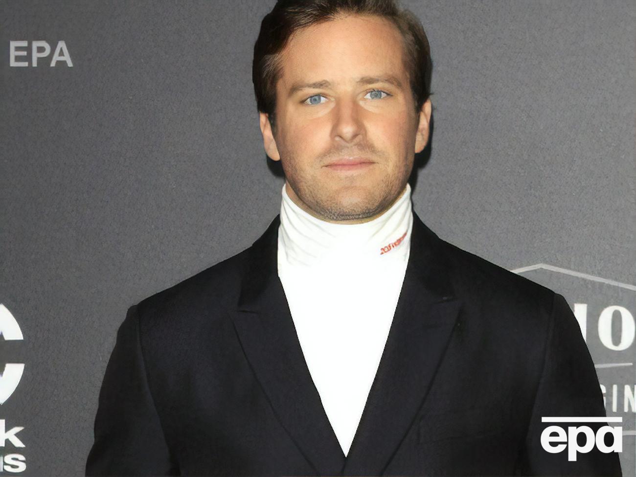 Полиция Лос-Анджелеса проводит расследования в отношении Хаммера по делу об изнасиловании