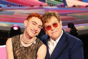 Элтон Джон и Олли Александер спели на сцене Brit Awards 2021 хит группы Pet Shop Boys