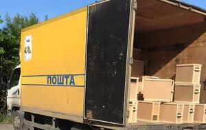 Пчел везли в специальных пакетах в грузовике "Укрпошти"