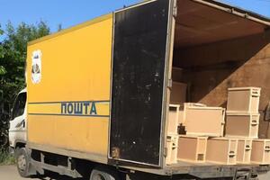 Бджіл везли у спеціальних пакетах у вантажівці "Укрпошти"