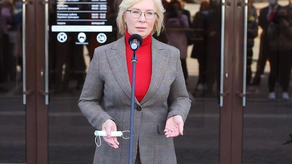 Денисова: Действуют по принципу: если не получаешь паспорт, ты не работаешь