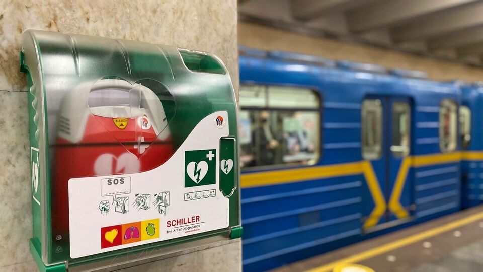 Дефібрилятори в метро вже рятували життя людям