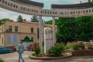 Головлікар лікарні імені Мечникова розповів про особливості COVID-19