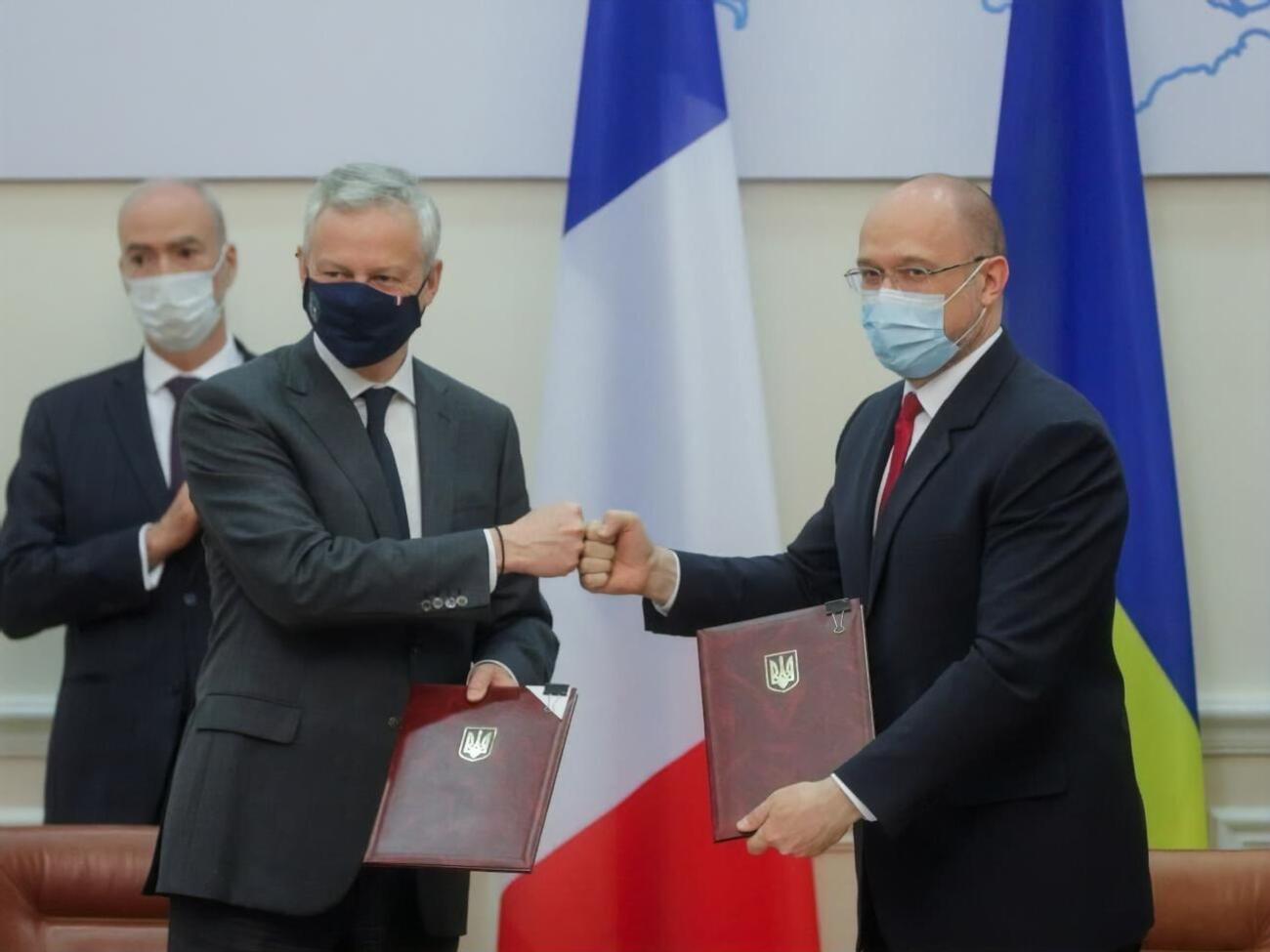 Угоди підписав Ле Мер (ліворуч) і Шмигаль (праворуч)